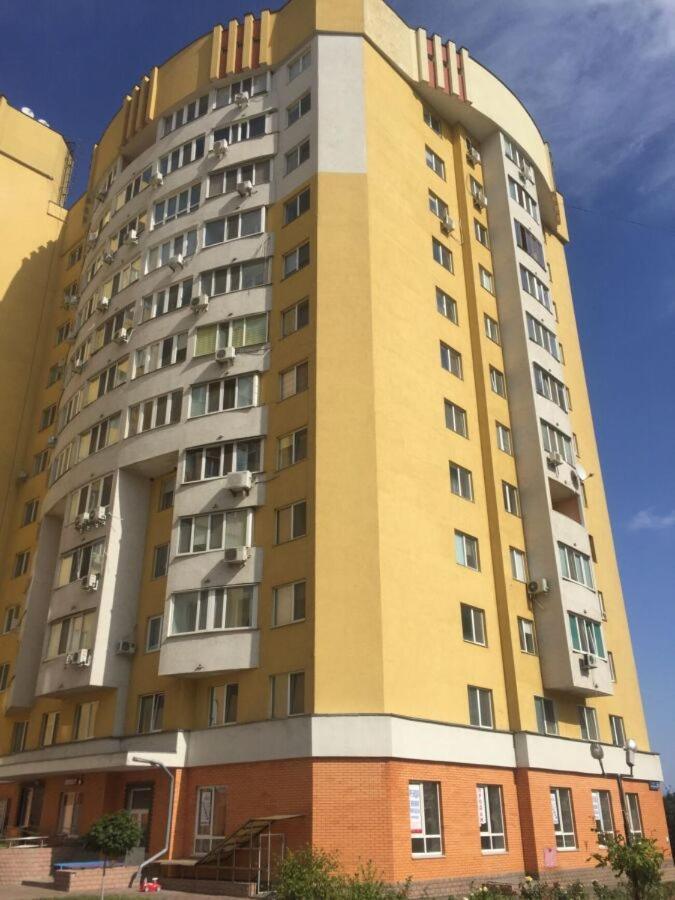 Современная квартира в новом комплексе возле Днепра Черкассы Экстерьер фото